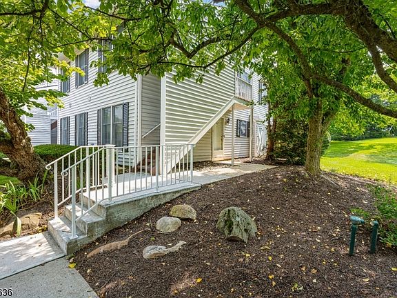 5th image of 309 Sparrow Ct