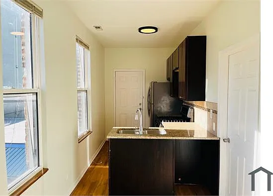 1530 N Orleans St — Photo 3