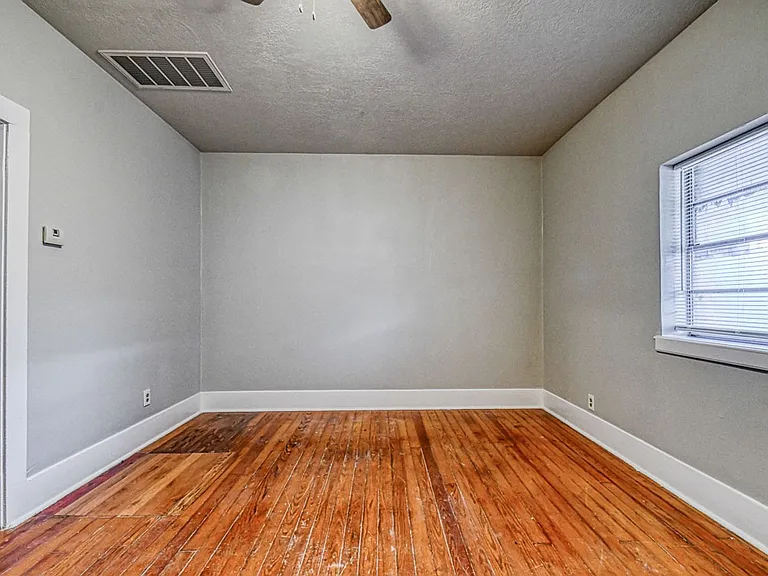 711 Jenkins Ave — Photo 6