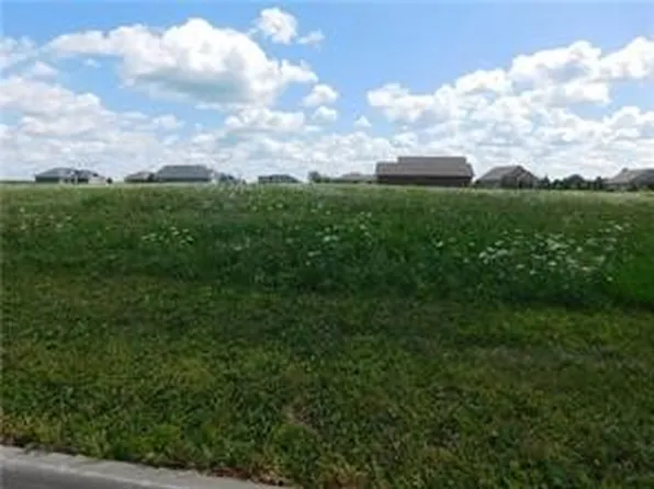 2043 Jewel Dr, Grinnell, IA 50112