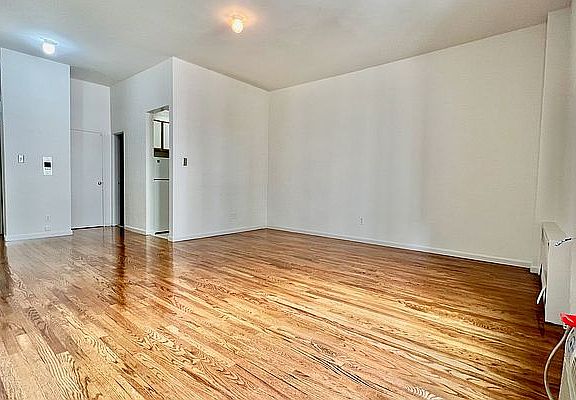 3rd image of 71 W 85th St APT 3C