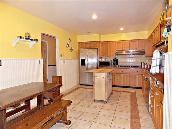 4th image of 2851 Fairhill Dr
