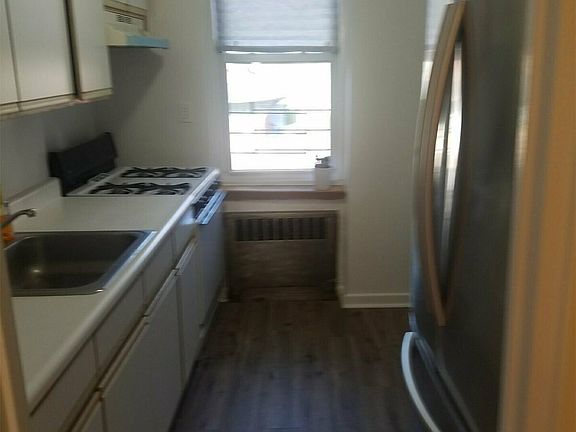5th image of 30-11 Parsons Blvd #7J