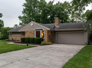 11316 N Rosewood Dr, Mequon, WI 53092