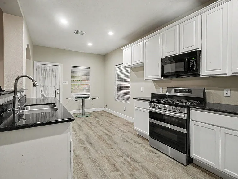 3808 Armand Dr — Photo 5