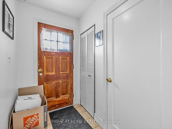 4th image of 524 Colborne St E