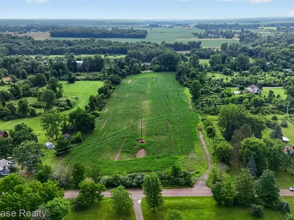 1120 N Gregory Rd, Fowlerville, MI 48836