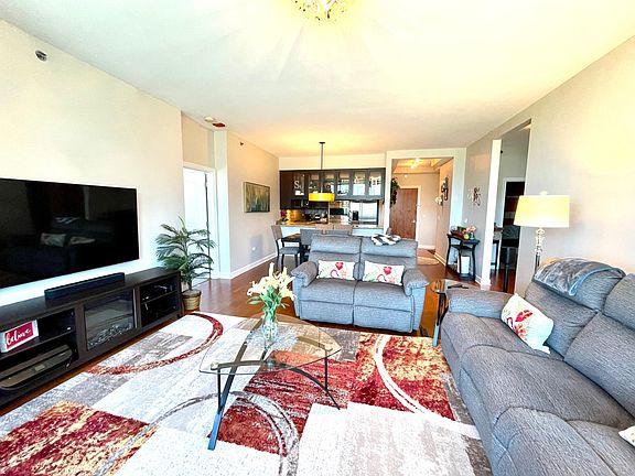 3rd image of 1211 S Prairie Ave APT 705