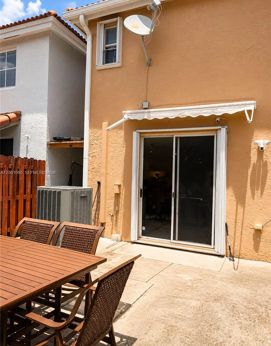SW 158th Pl, Miami — Photo 4