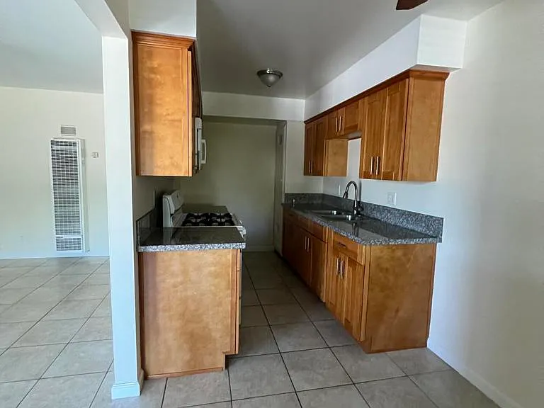 645 Marion Pl #C — Photo 15