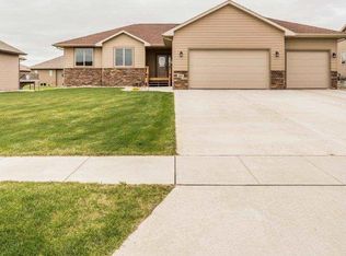 405 Taylor Dr, Tea, SD 57064