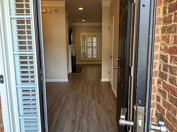 Entry way; glass door + regular door
