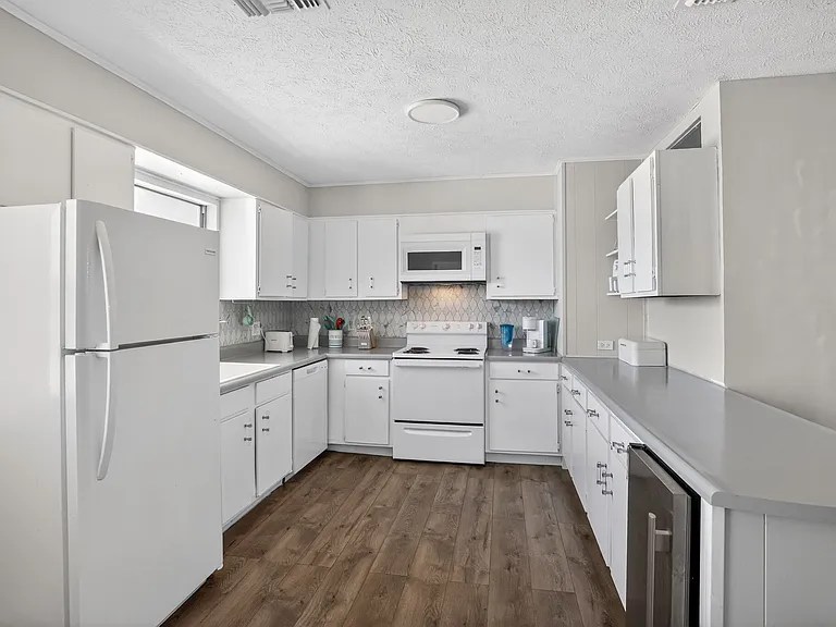 216 Rose Ln #A — Photo 1