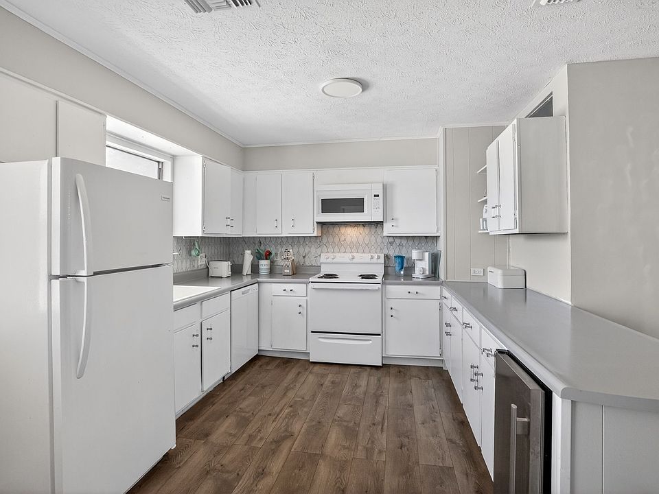 1st image of 216 Rose Ln #A