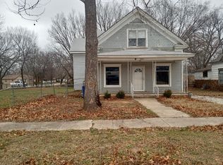 303 S High St, Caney, KS 67333