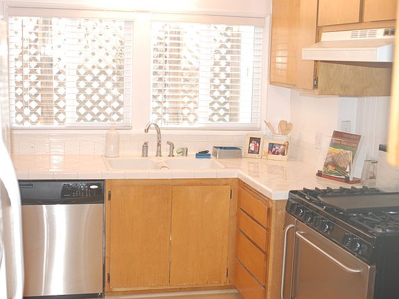 KITCHEN/STAINLESS STEEL