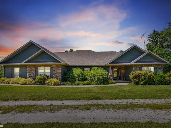 2529 Bass Dr, New London, IA 52645