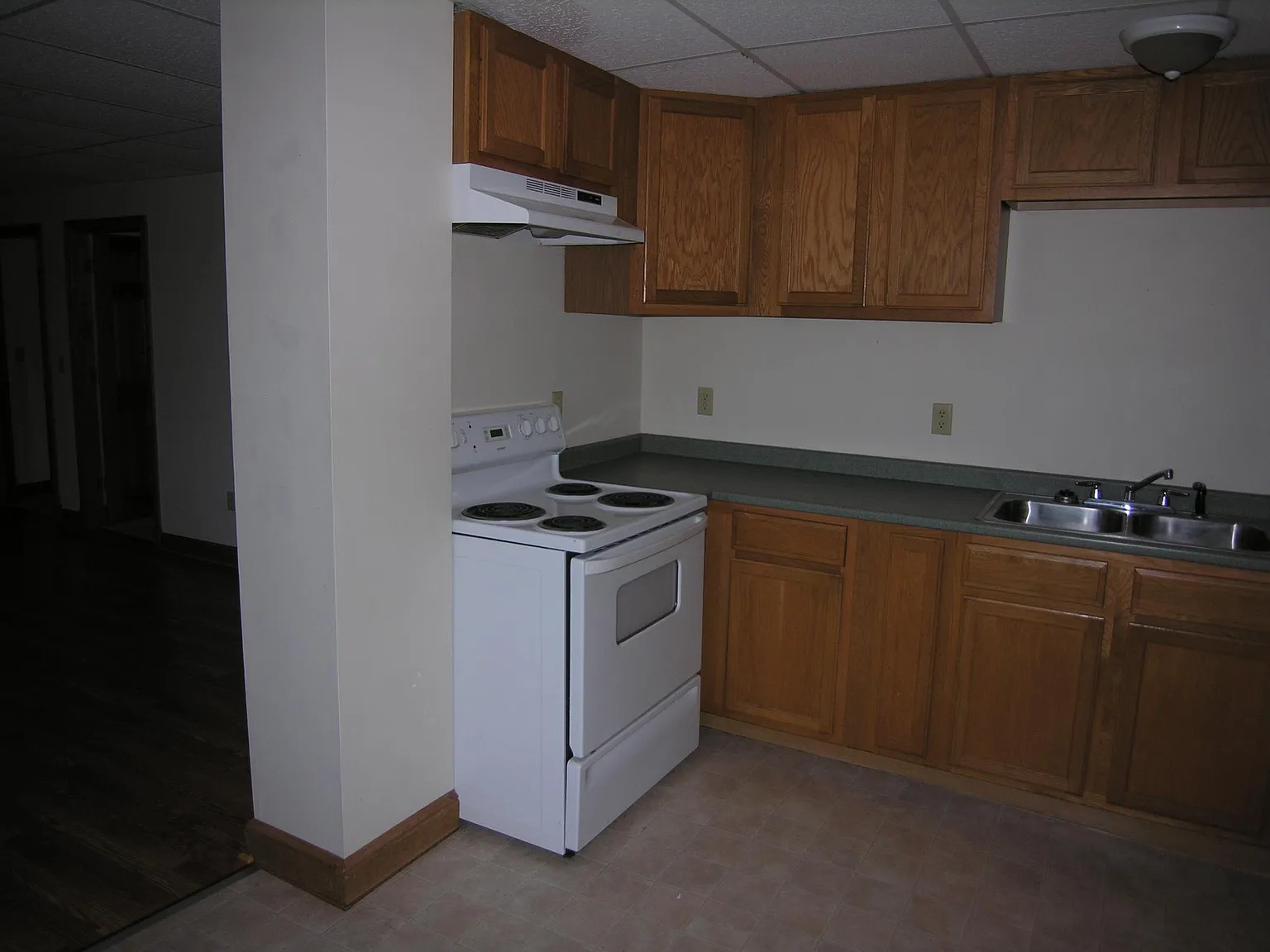 3 bed, 1000 sqft, $2,250 — Photo 2