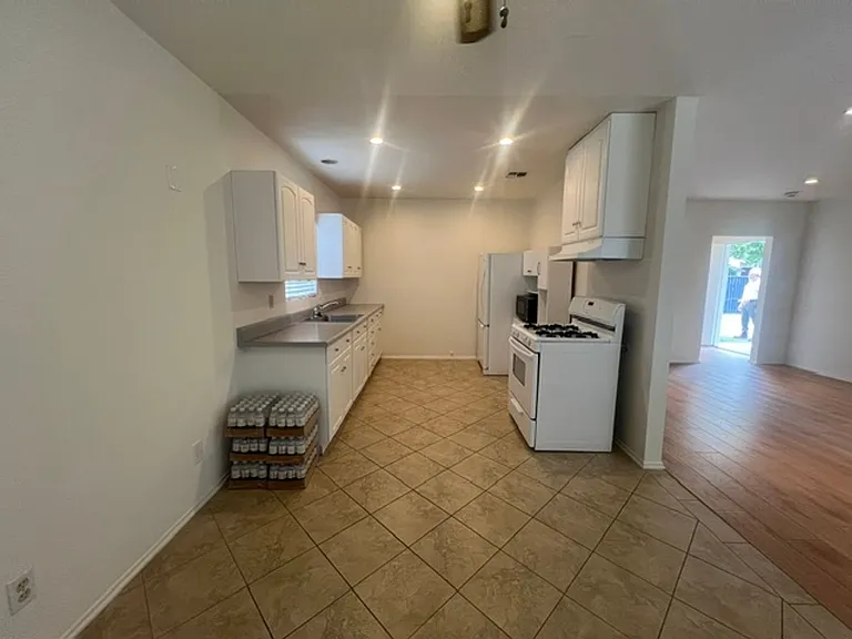 17430 W Gledhill St — Photo 12