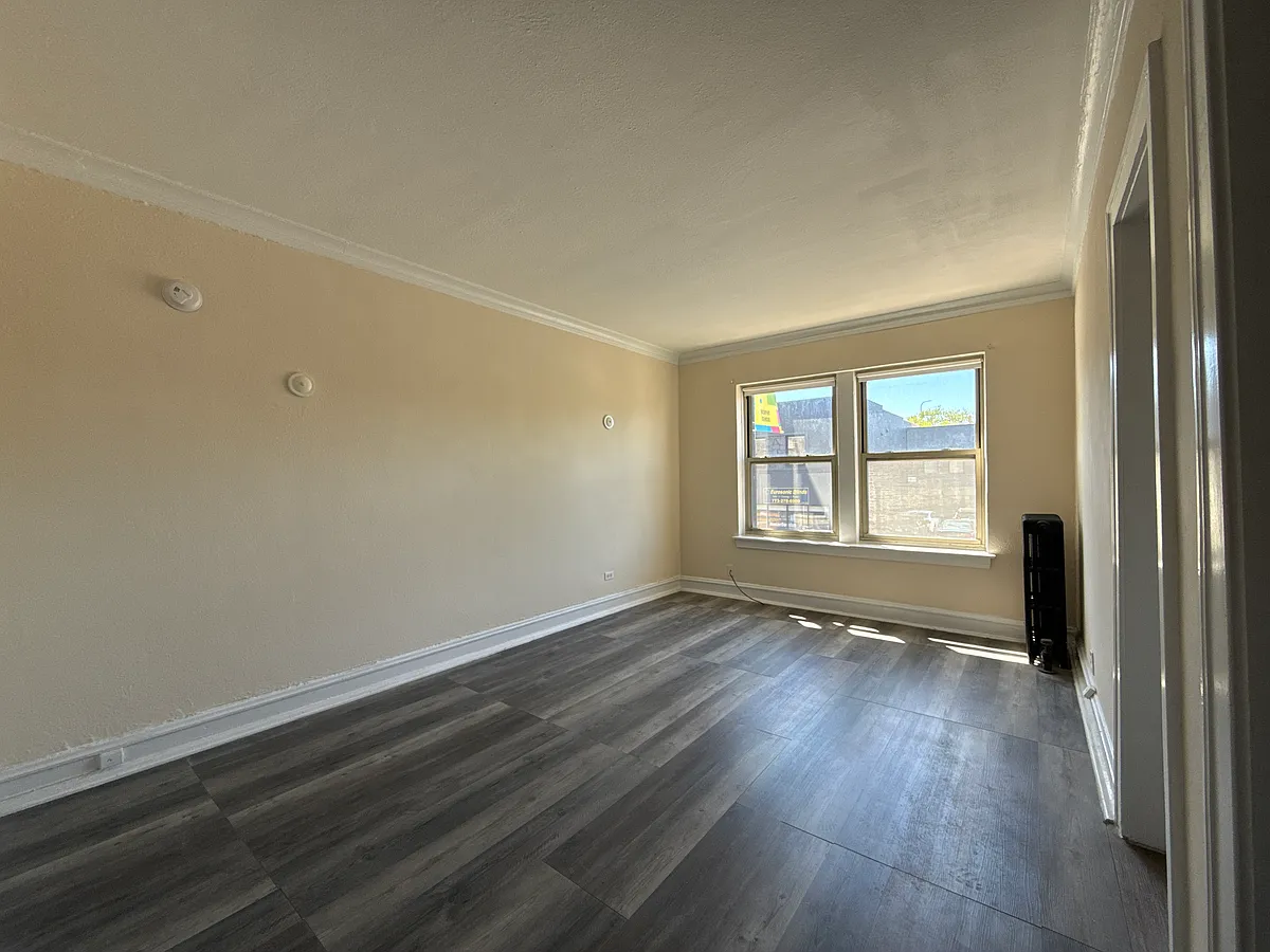 Building Photo - 3945 N Pulaski Rd #103