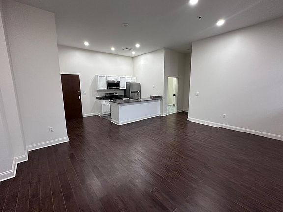 5th image of 1001-13 Chestnut St #801W