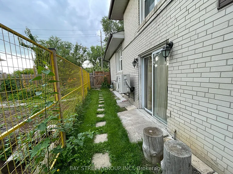 239 Crestwood Rd #W/O — Photo 16