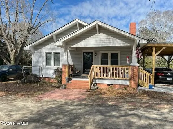 302 W Wilmington Street, Burgaw, NC 28425