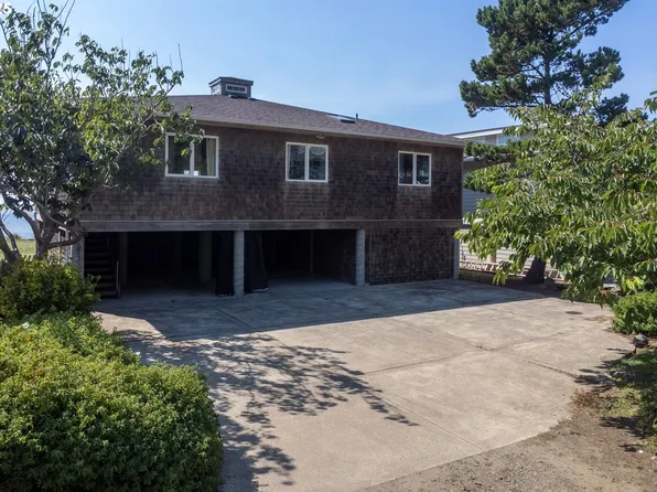 925 Happy Camp Rd W, Tillamook, OR 97141