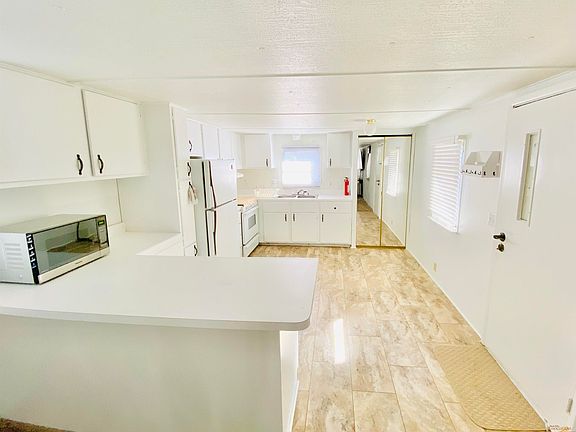 5th image of 1010 E Saint Patrick St