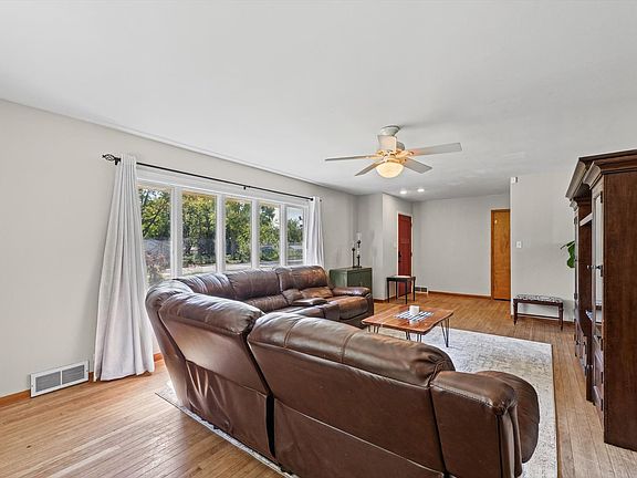 5th image of 2504 E University Ave