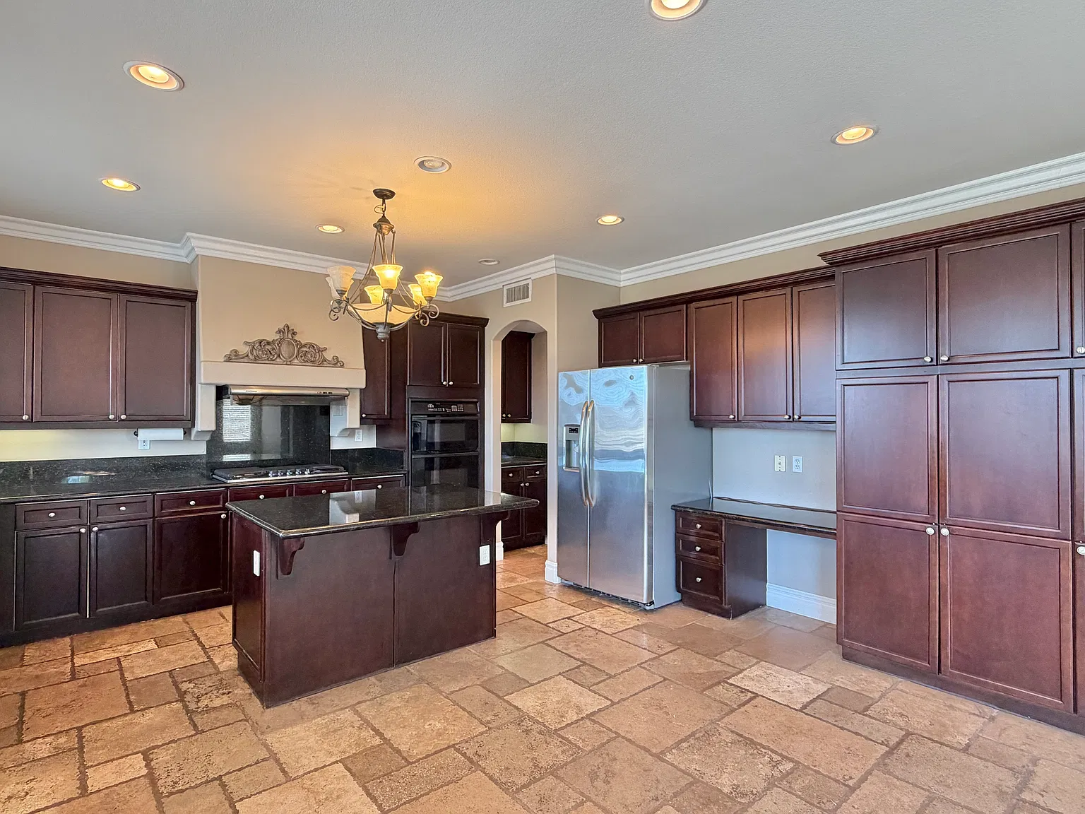 5 bed, 2.5 bath, 3523 sqft, $8,448 — Photo 4