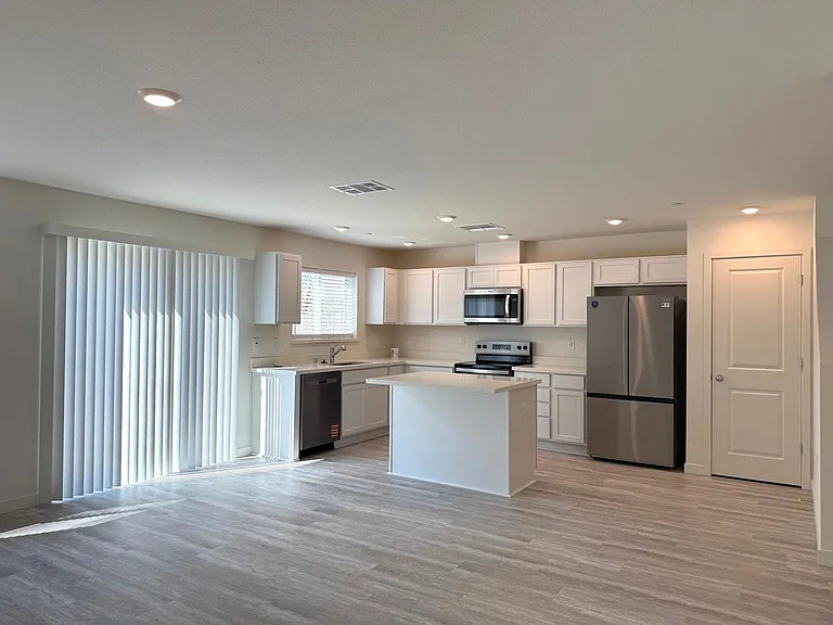 2024 Shady Tree Cir — Photo 3