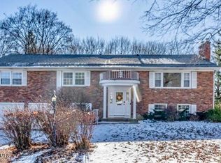 2272 Sweetbrier Rd, Niskayuna, NY 12309