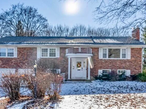 2272 Sweetbrier Road, Niskayuna, NY 12309