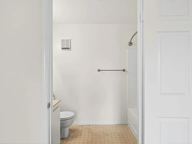 1075 Loma Ave — Photo 14