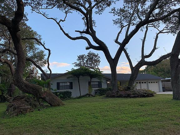 4th image of 7 Lotus Lake Dr