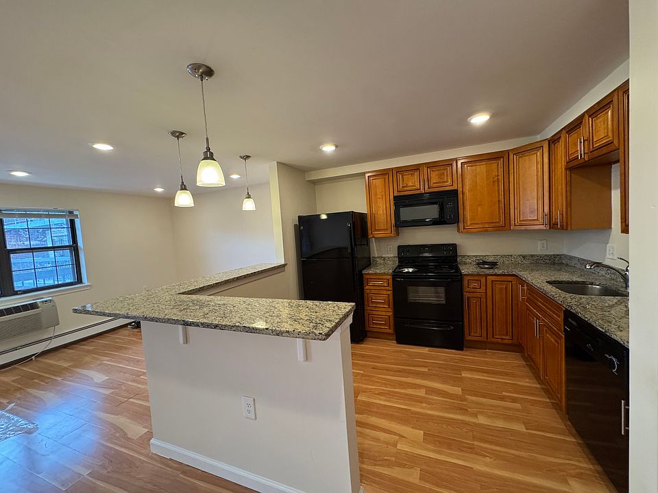 1st image of 751 Highland Ave