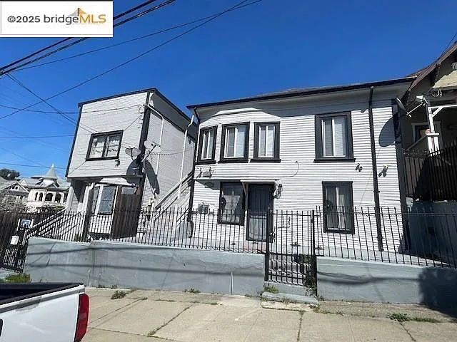 2304 E 22nd St photo 1