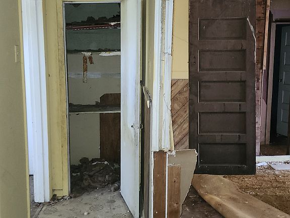 5th image of 1724 Rice St