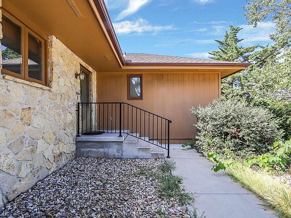 2nd image of 1903 Crescent Dr