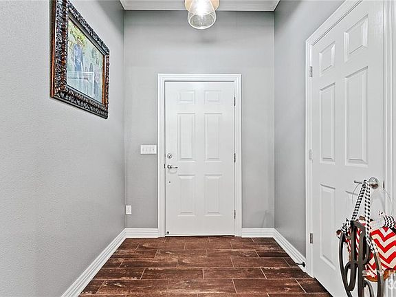 3rd image of 2019 Park Cir