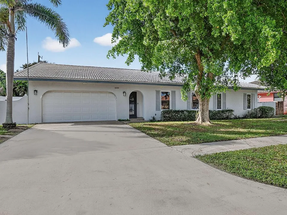 1544 NW 9th St
