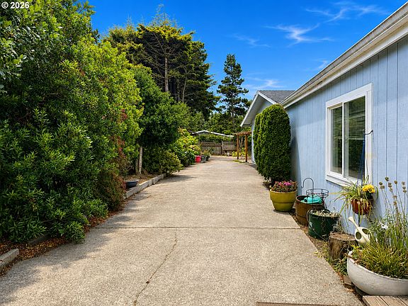 3rd image of 1600 Rhododendron Dr Space 439