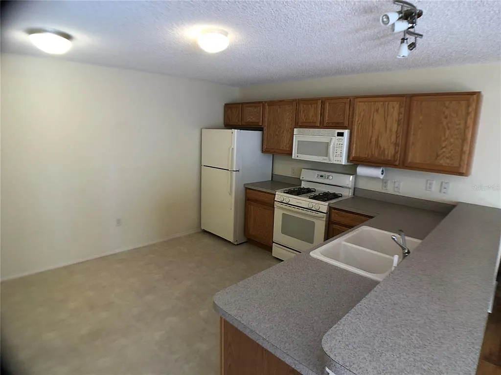 2 bed, 2.0 bath, 1156 sqft, $2,100 — Photo 3