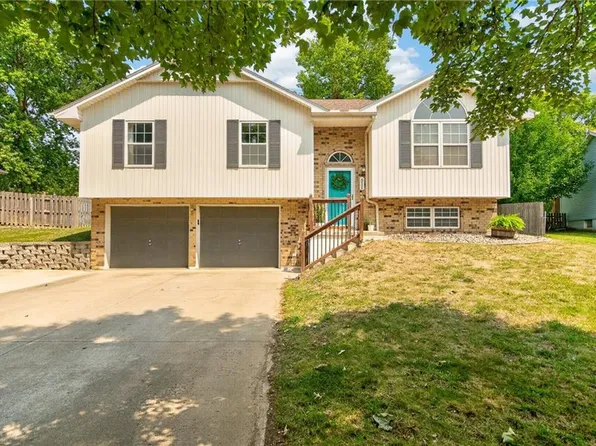 511 Quail Creek Dr, Odessa, MO 64076