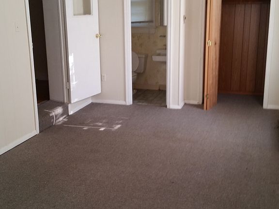 2nd image of 3408 Shaw Ln