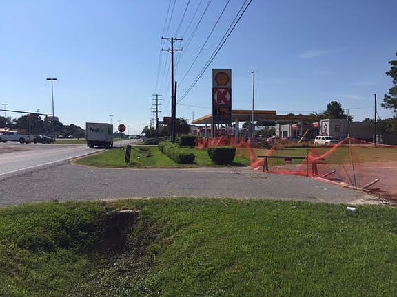 5th image of 700 Macarthur Dr