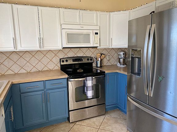 Updated kitchen & appliance 
