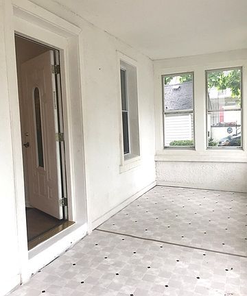 3rd image of 509 Rosewood Ave