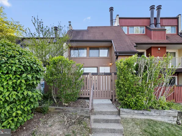 3911 Woodhue Pl, Alexandria, VA 22309